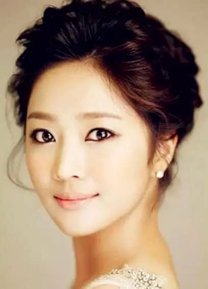 碎发太多怎么扎好看,碎发太多怎么办扎完炸毛