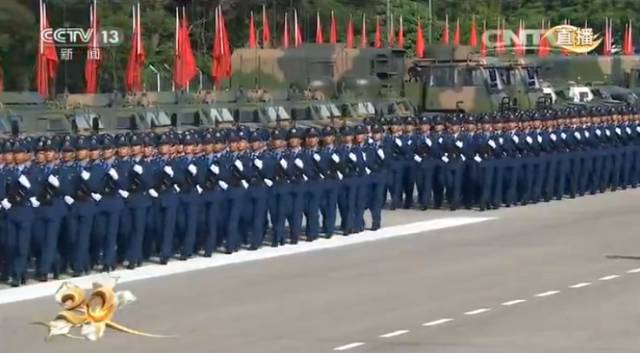 重温香港回归视频,香港回归时刻市民热血沸腾