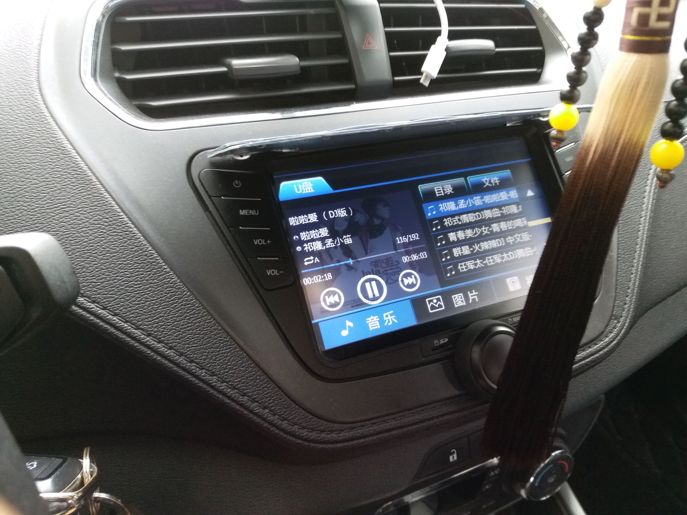 汽车中控荧光屏反光到玻璃怎么办,14代轩逸中控屏反光怎么解决