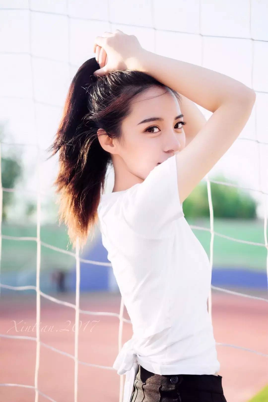 发量多简单又好看的头发造型教程,如何拍头发发丝好看