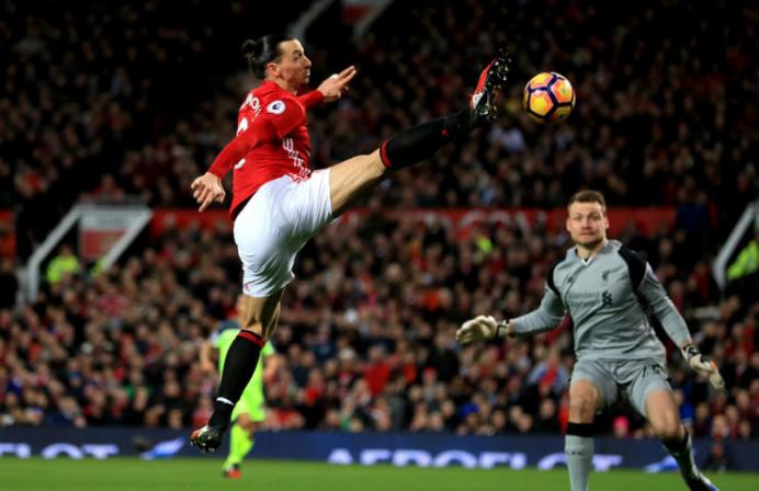 如何在球场上当个好中锋？伊布教你注意这六点！