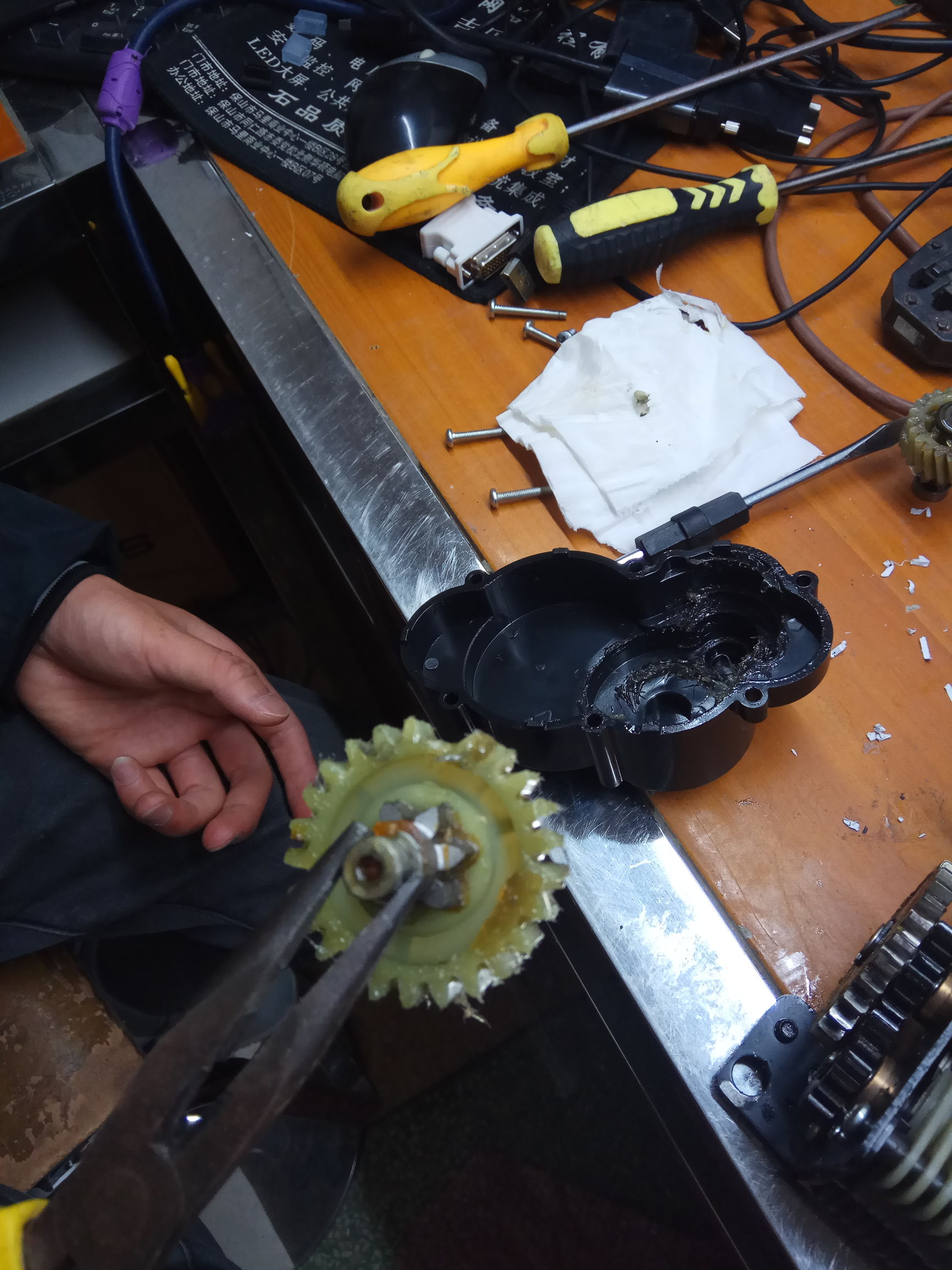 碎纸机的简单故障处理,碎纸机不转动的故障应如何处理