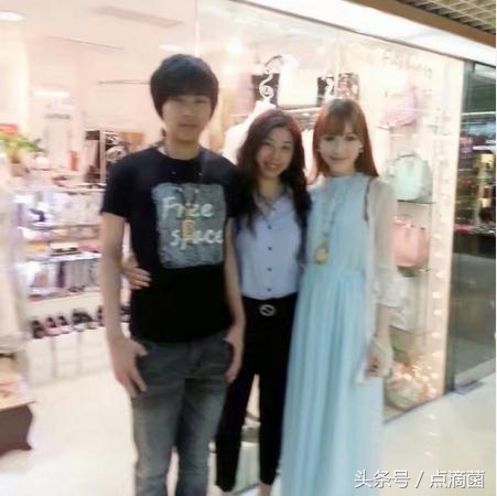 五五开给赵梦玥的老爸买的什么车,五五开给赵梦玥父亲送了什么车