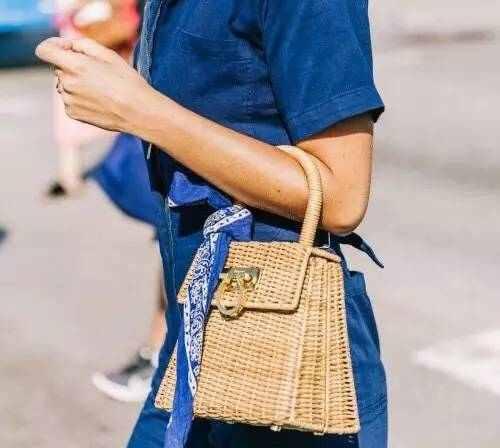 最近整个时尚圈都中了这个包包的毒!