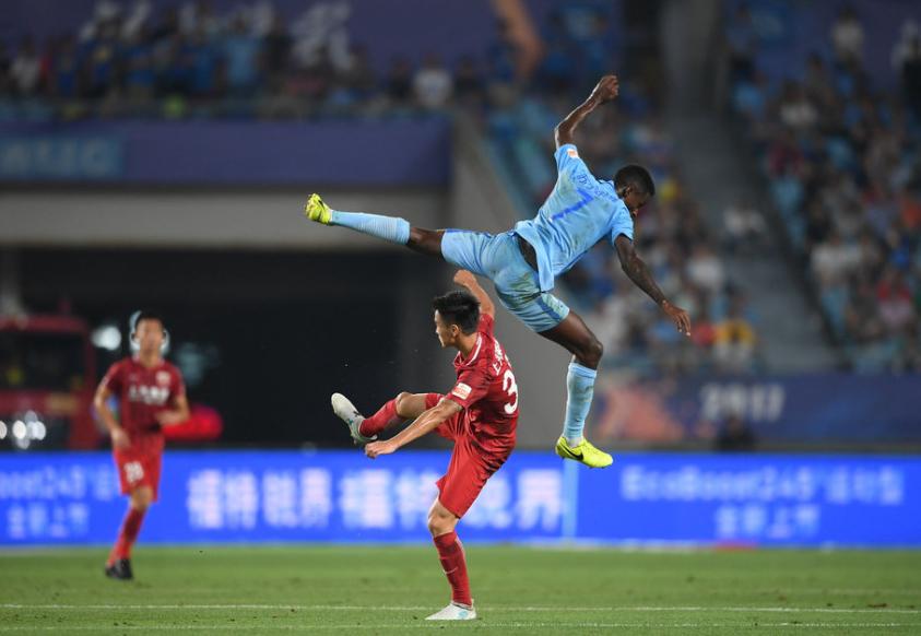 延边富德反超比分,苏宁4比0延边富德集锦