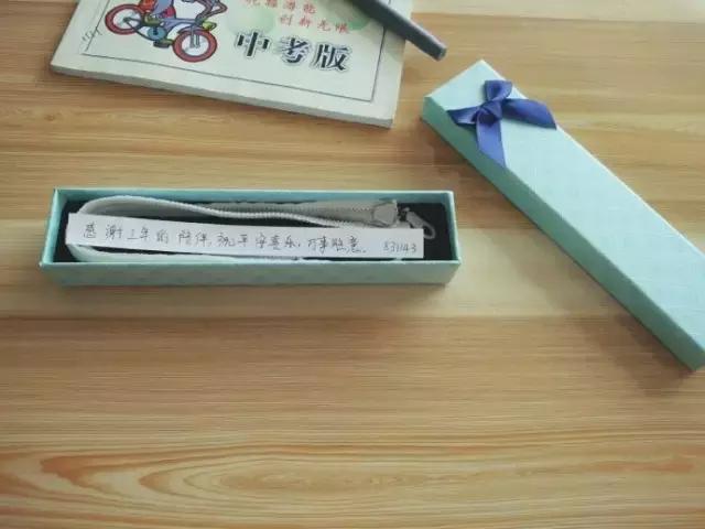 要不是腰软,怎么能把腿的劈这么开?