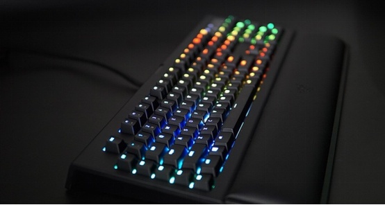 雷蛇黑寡妇蜘蛛v2幻彩版键盘测评,雷蛇黑寡妇幻彩版v2怎么连接雷云