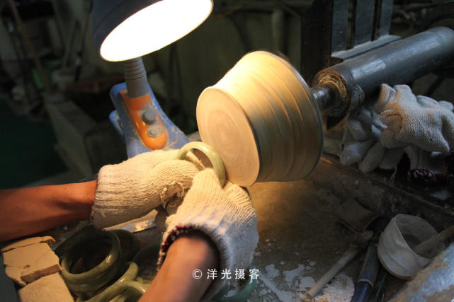 芒市最大玉石交易市场,瑞丽都有哪三大玉器市场