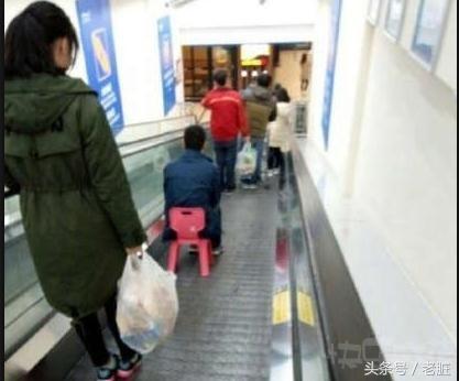 医生，我丈夫老是说梦话医生不要紧，我给你开一张处方，定能治，女不用了！那是他同我谈话的唯一时刻