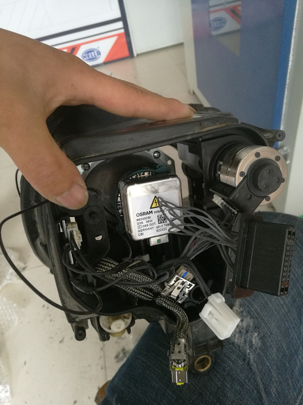 菏泽大众辉腾来夜狼汽车照明升级车灯