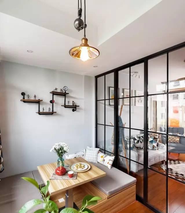 纯玻璃隔断的优点简约大气,玻璃隔断极简