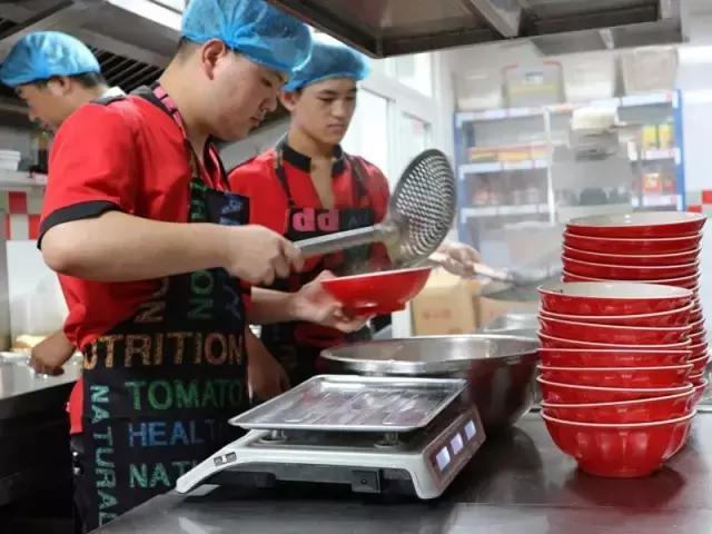 为了一碗面跑几百里,为了一碗面跑很远的人