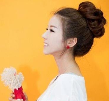 圆脸肉肉的女生扎什么发型,瓜子脸短头发夏天可以怎么扎头发