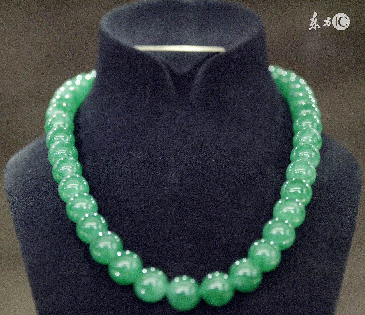 短篇小说：天价翡翠镯子谜案（一）