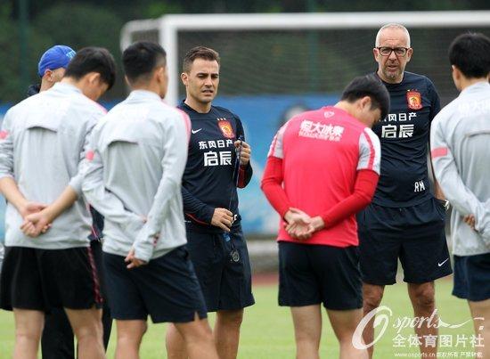 他曾是广州恒大的挚爱但今夜他这样回报广州球迷