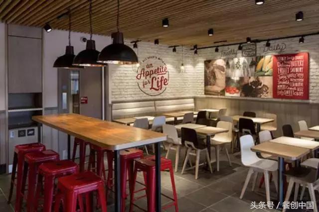 草木绿、工业风、无纸化点餐、小龙虾配朝日啤酒怎么潮怎么上