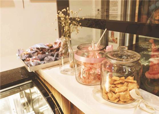 冒险暗访大武汉的“狗粮”制造地，一个小时后我居然也沦陷了！