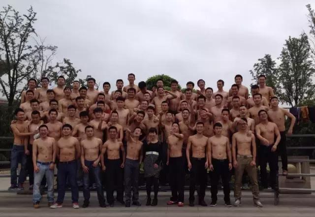 00后大学生当男模,211大学生当男模