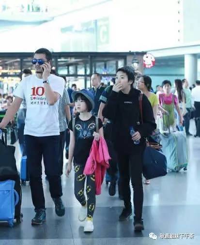 李嫣Style！王菲李亚鹏女儿变身超模05后都出来闯天涯了