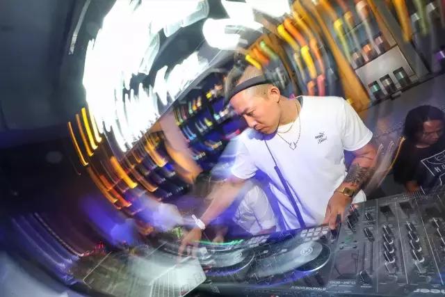 次世代潮流新据点丨来不及想标题,我要赶去开完就闪的「PUMA茶馆」