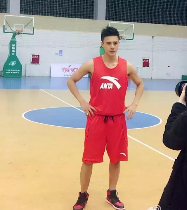 体育生毕业后，竟做了男模！