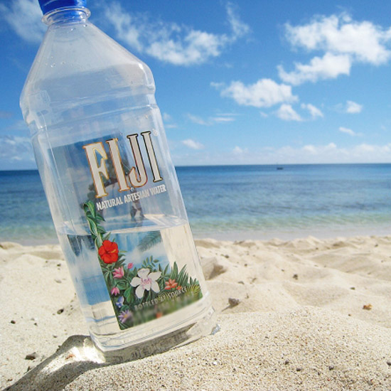 1000元的斐济水,超市20块钱的水