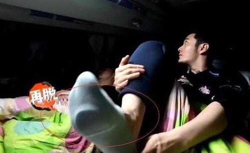 鹿晗踮脚合照,鹿晗踮脚