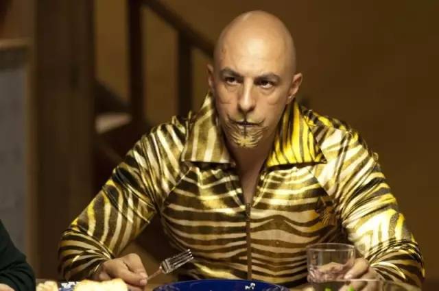 为了复仇，他把罪犯整容成自己的老婆！