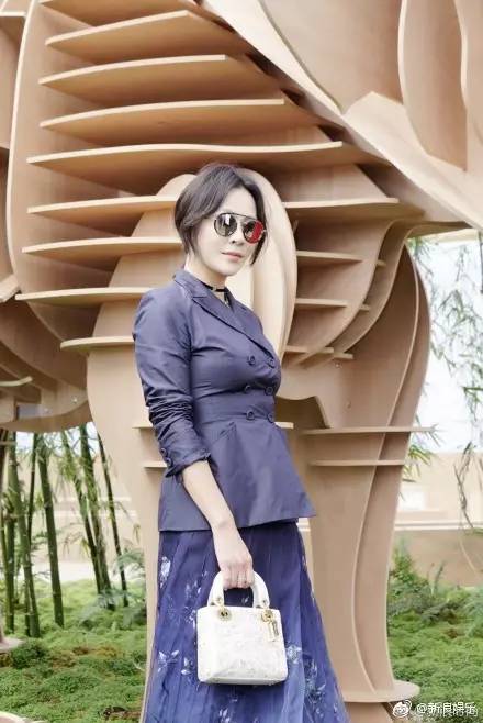 章子怡巴黎时装周白色休闲,章子怡米兰时装周白色裤裙