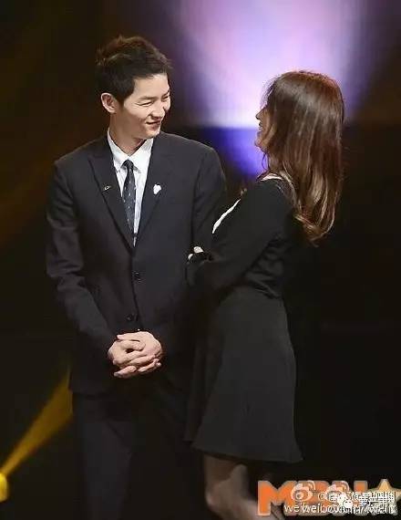 宋仲基宋慧乔白天揽腰秀甜蜜,宋仲基宋慧乔甜蜜太阳后裔