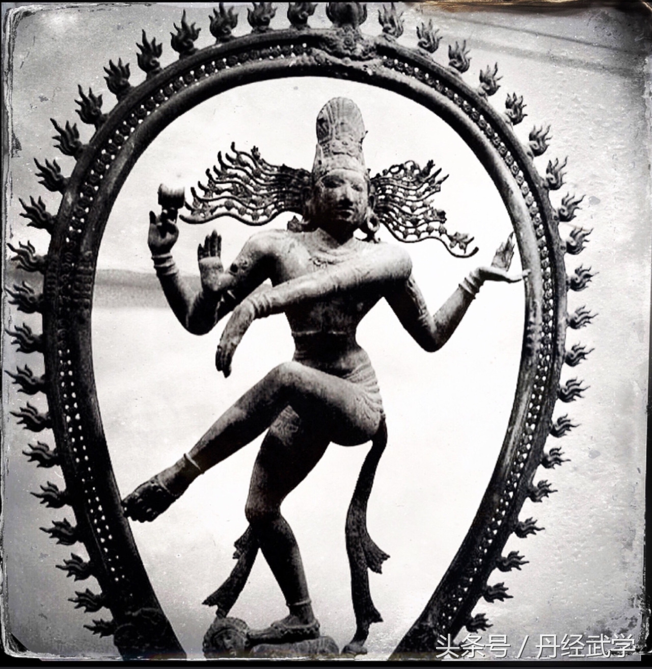 印度主神湿婆创造了瑜伽体式,印度瑜伽之光