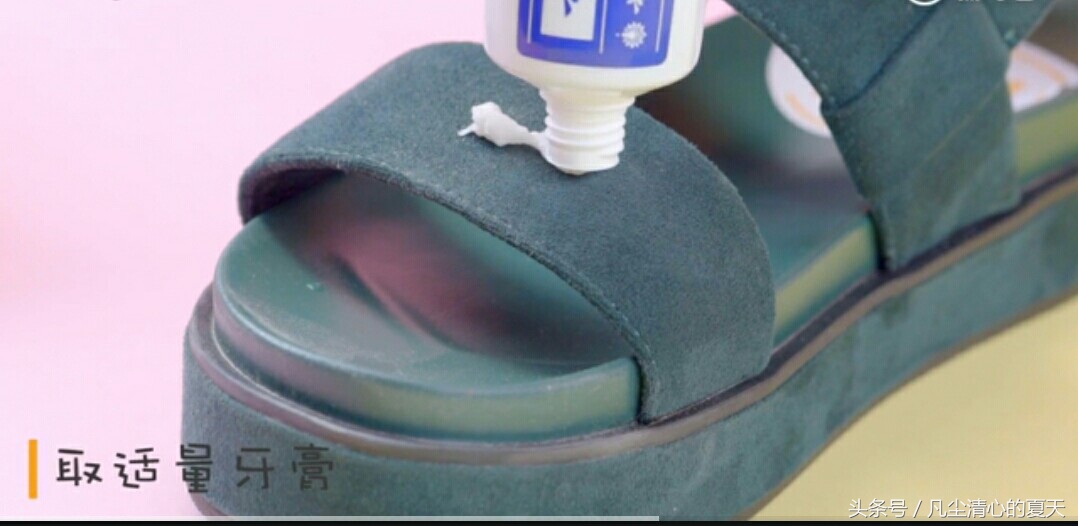 夏季凉鞋脏了怎样清洗,白凉鞋太脏了用什么办法能洗干净