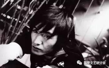 朴树再上《跨界歌王》尬聊上热搜，暌违歌坛十年，江湖上为何总是流传他的传说？