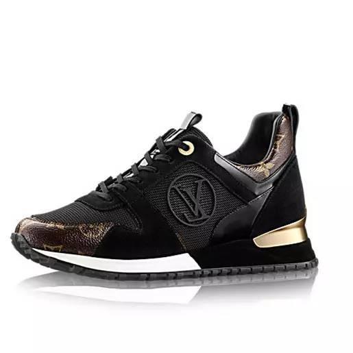 杨幂一口气买了十双的鞋,杨幂穿的薄荷绿运动鞋