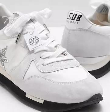 杨幂的最近穿的运动鞋,杨幂穿的薄荷绿运动鞋