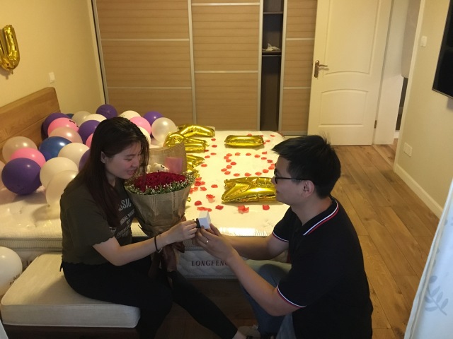 客片故事：没想到真心话大冒险游戏的惩罚，竟然这么快成了真！