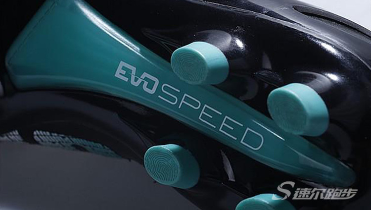 足球鞋材质小科普,最实用脚感最好的足球鞋