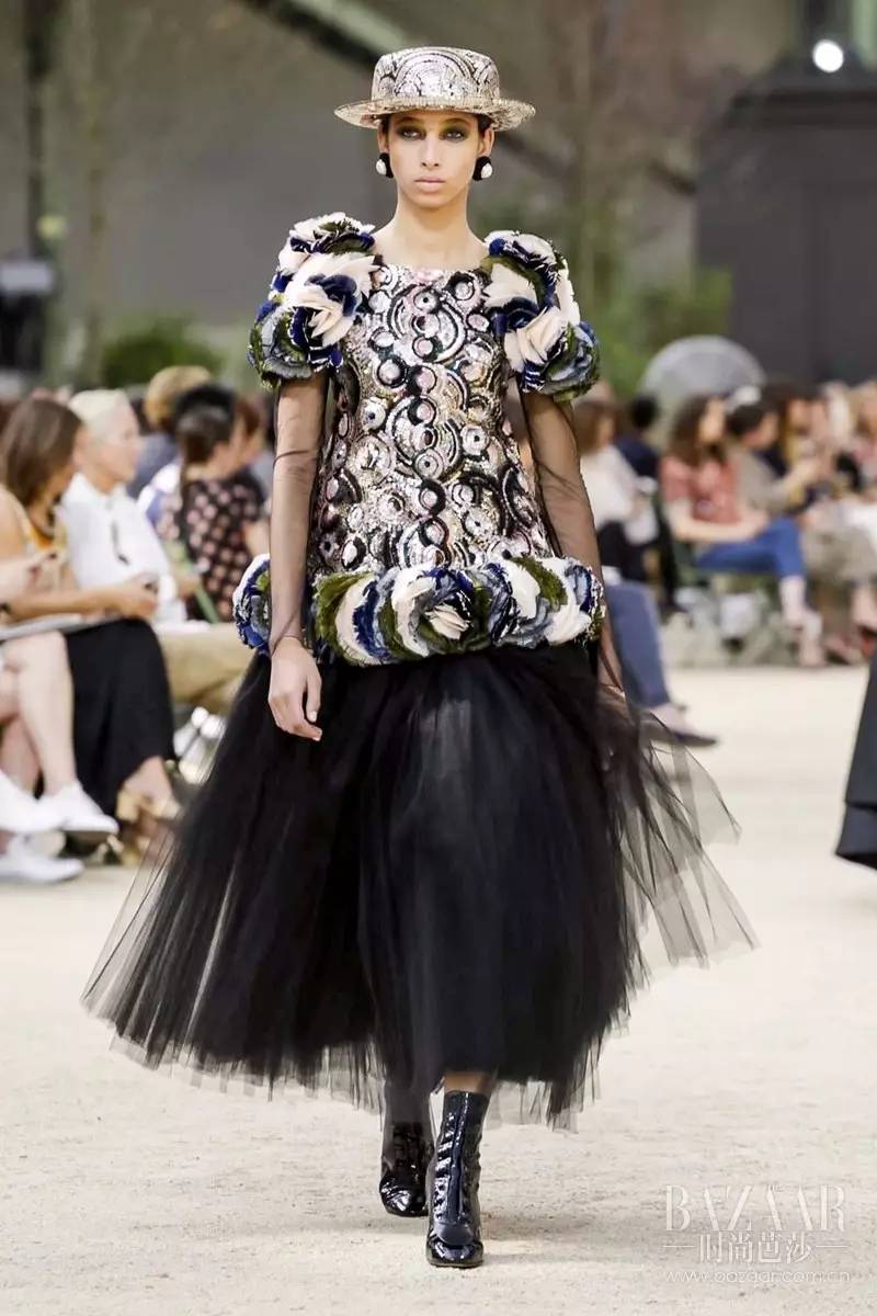 埃菲尔铁塔法国巴黎的浪漫地标,chanel秀场埃菲尔铁塔