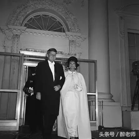 杰奎琳穿着带血的衣服,杰奎琳的眼泪音频