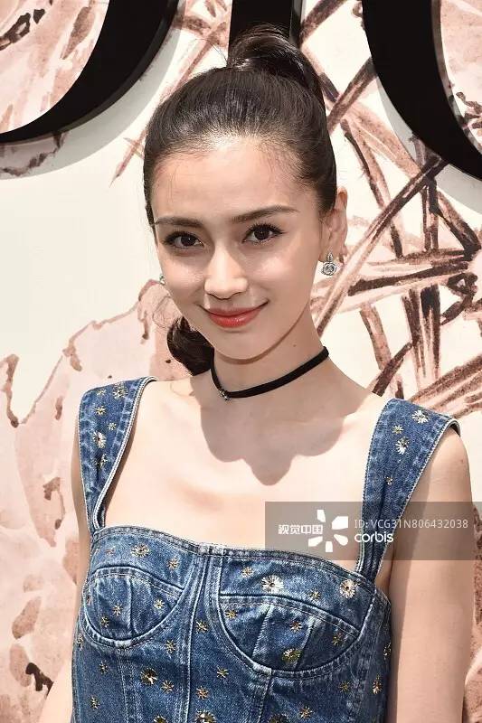 章子怡巴黎时装周白色休闲,章子怡米兰时装周白色裤裙