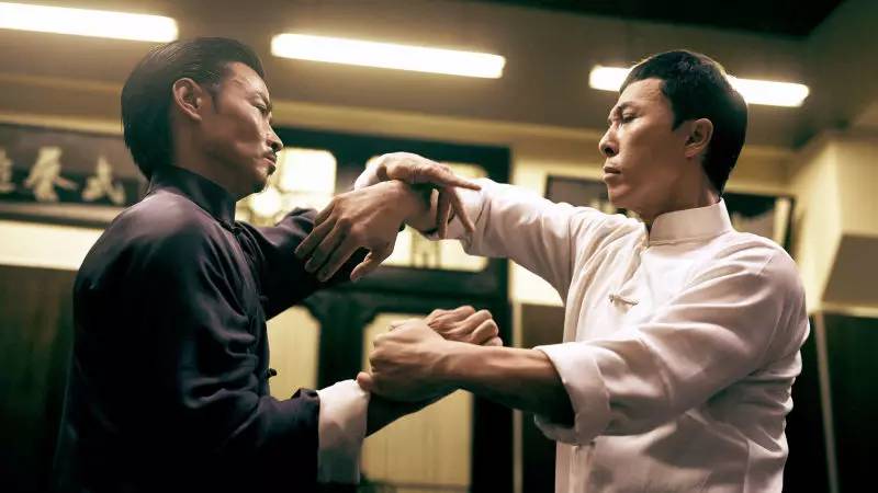 甄子丹儿子跆拳道红带,张晋被女儿“甜蜜家暴”,功夫二代太厉害