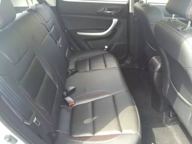 长安cs352016款1.6自动尊贵型,2016款长安cs35优缺点