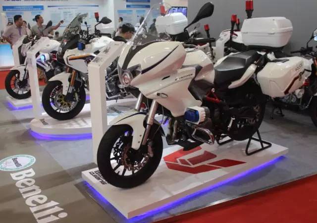 蓝巡300新款价格,300蓝圈夜光效果