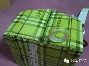 用鞋盒自制书本收纳盒 (用垃圾鞋盒制作收纳品的步骤)