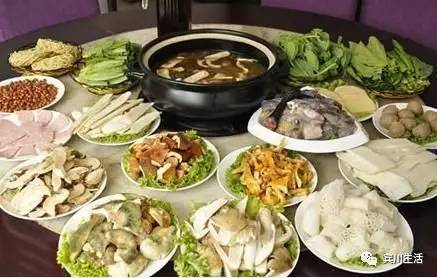 请不要对着手机流口水\^O^/宾川鸡足山正疯长的野生菌