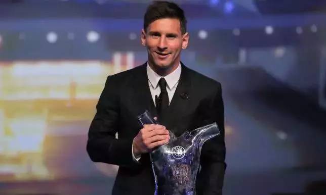 30岁球王娶了9岁一见钟情的女孩，时间易逝，唯爱不变