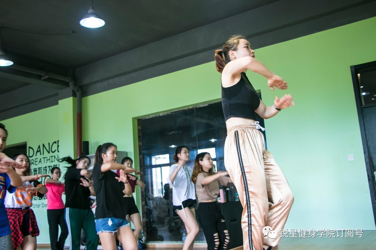 掌握爵士舞6大入门秘笈，零基础一样可以freestyle！