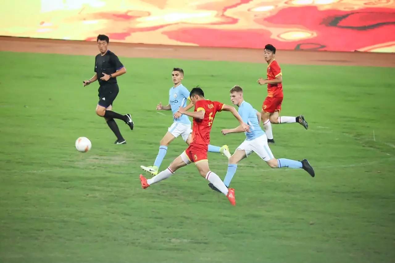 组个民间球队,挑战英超豪门劲旅,结果出乎意料!