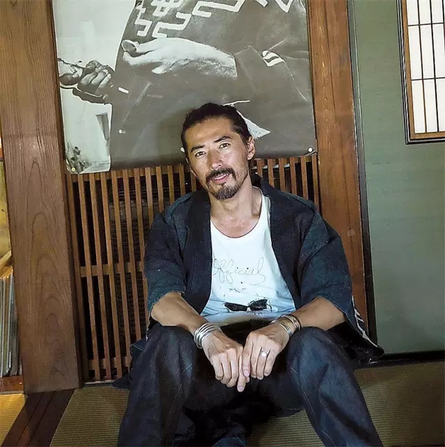 一把伞卖10万天价,一把伞卖七十万块