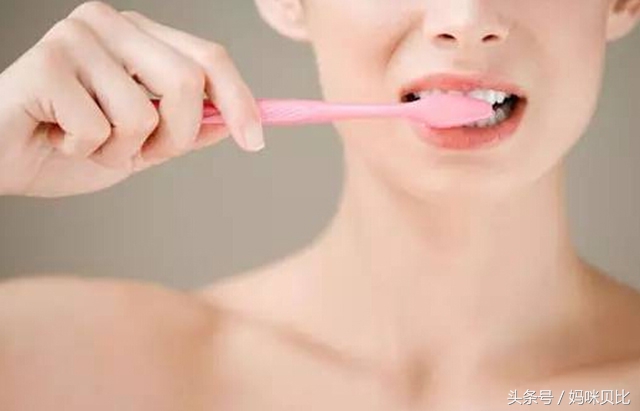 如何正确坐月子才不会落下月子病,了解坐月子的误区远离月子病